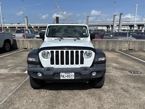 Used 2020 Jeep Gladiator Sport w/ Quick Order Package 24S AWD/4WD image 2