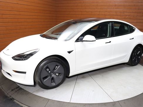 Used 2023 Tesla Model 3 Standard Range image 8