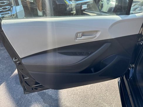 Used 2025 Toyota Corolla LE FWD image 11