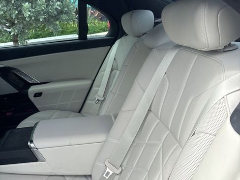 Used 2023 BMW 760i xDrive image 4
