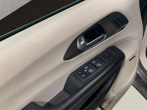 Used 2020 Chrysler Pacifica Touring-L Plus FWD image 26