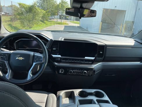 Used 2023 Chevrolet Silverado 1500 LT AWD/4WD image 18