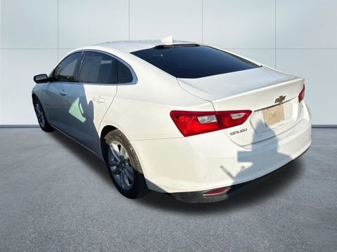 Used 2017 Chevrolet Malibu LT FWD image 2
