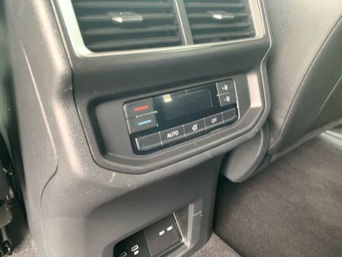 Used 2025 Volkswagen Atlas SE image 18