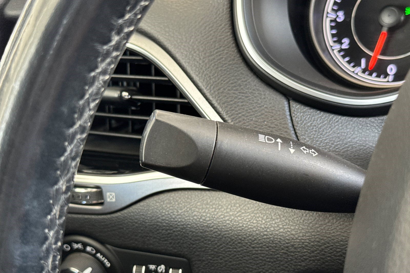 Used 2019 Jeep Cherokee Limited FWD image 33