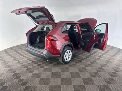 Used 2021 Toyota RAV4 LE AWD/4WD image 16