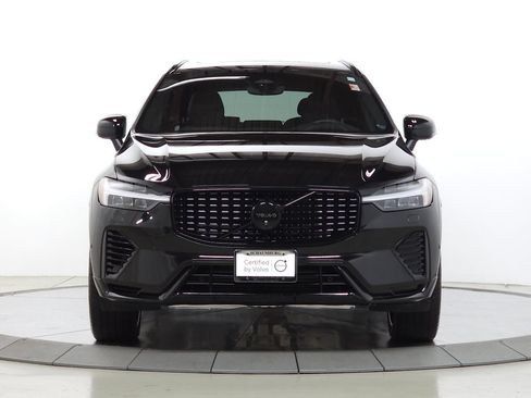 Used 2025 Volvo XC60 T8 Ultra AWD/4WD image 2