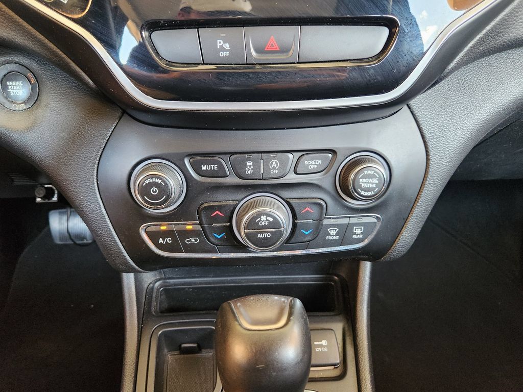 Used 2019 Jeep Cherokee Limited FWD image 19