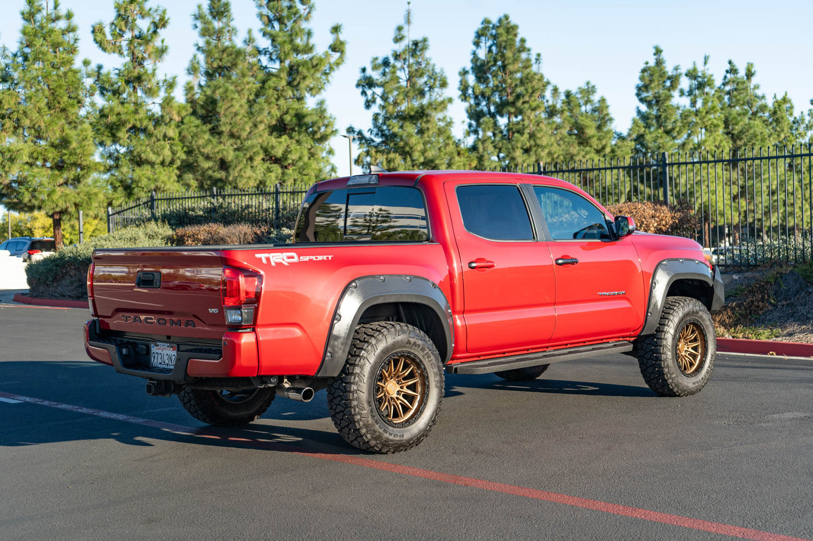 Used 2018 Toyota Tacoma TRD Sport w/ Technology Package RWD image 9
