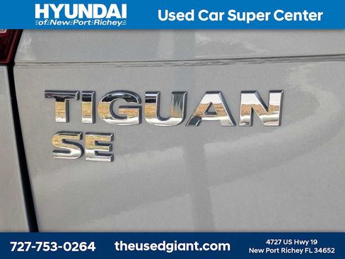 Used 2021 Volkswagen Tiguan SE w/ Panoramic Sunroof Package FWD image 13