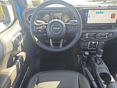 New 2025 Jeep Gladiator Sport image 13