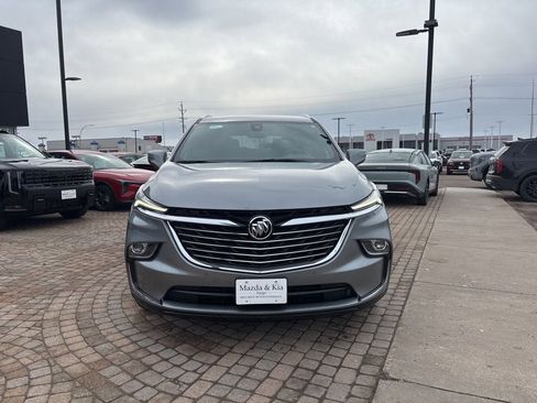 Used 2023 Buick Enclave Essence image 2