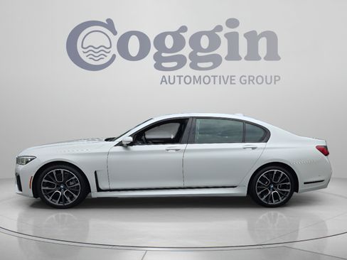Used 2020 BMW 740i w/ M Sport Package RWD image 2