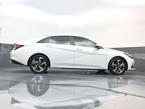 Certified 2022 Hyundai Elantra Limited w/ Cargo Package FWD image 22