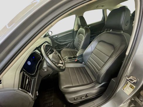 Used 2024 Volkswagen Jetta SE image 13