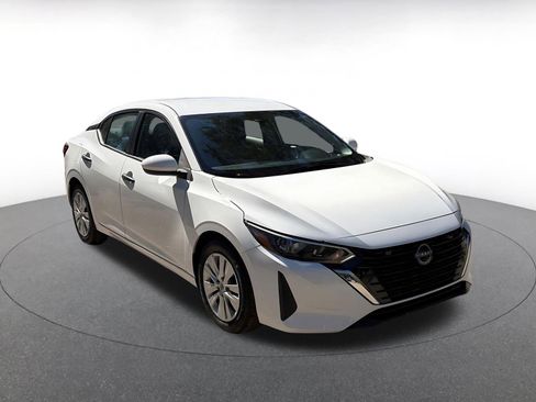 Used 2025 Nissan Sentra S image 1
