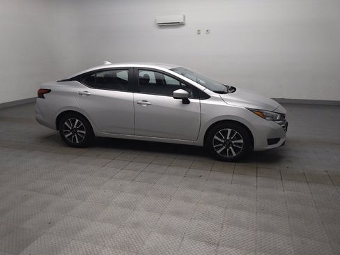 Used 2025 Nissan Versa SV FWD image 11