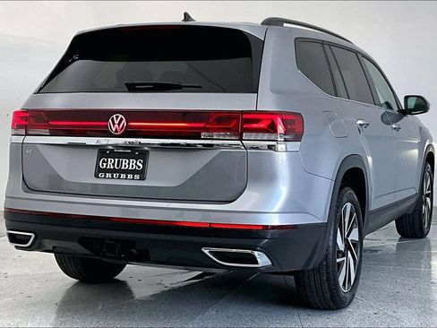 Used 2025 Volkswagen Atlas SE FWD image 14