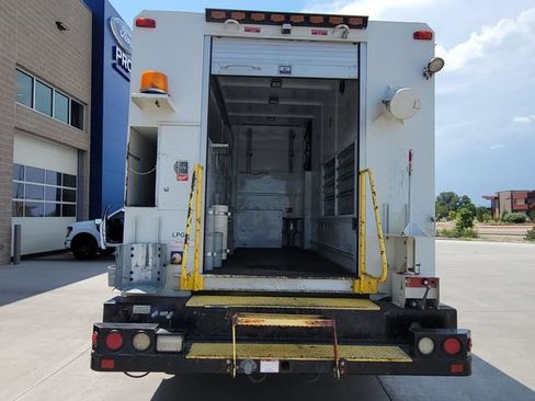 Used 2012 Ford F550 4x4 Regular Cab Super Duty w/ Payload Upgrade Pkg image 12