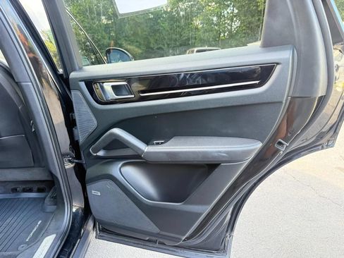 Used 2020 Porsche Cayenne AWD/4WD image 25