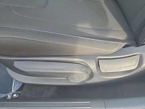 Certified 2025 Hyundai Elantra Blue image 38