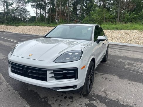Used 2024 Porsche Cayenne AWD/4WD image 1