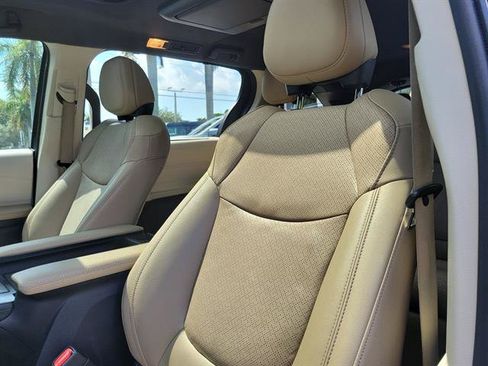 Used 2023 Toyota Sienna Limited FWD image 37