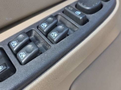Used 2004 GMC Sierra 2500 SLE w/ Skid Plate Package AWD/4WD image 9