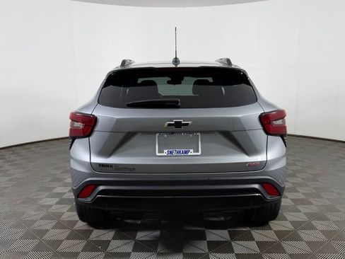 Used 2024 Chevrolet Trax RS w/ Sunroof Package FWD image 7
