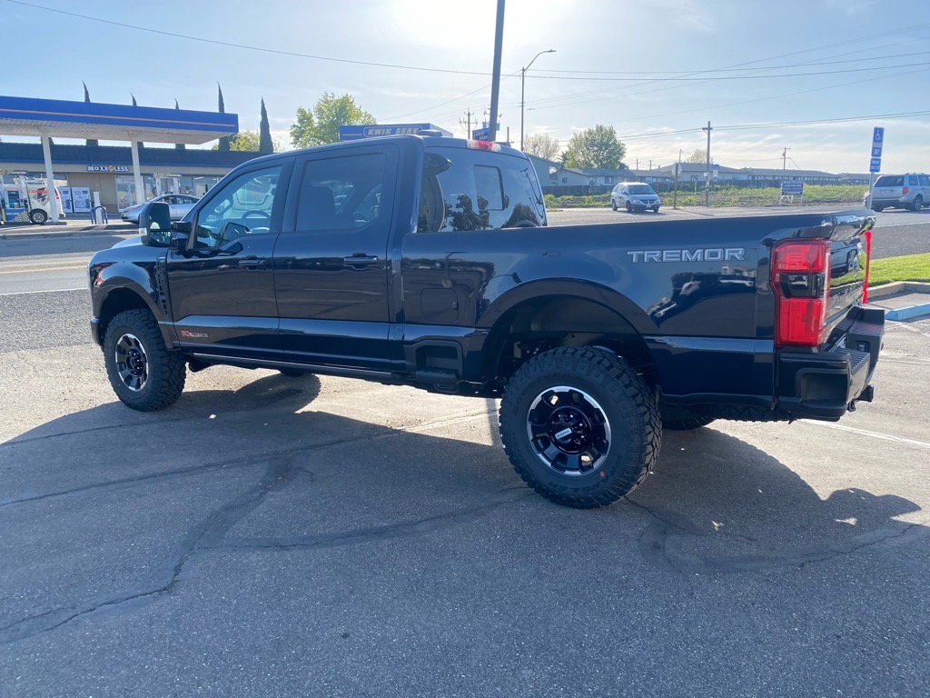 New 2025 Ford F250 Lariat w/ Lariat Ultimate Package AWD/4WD image 4