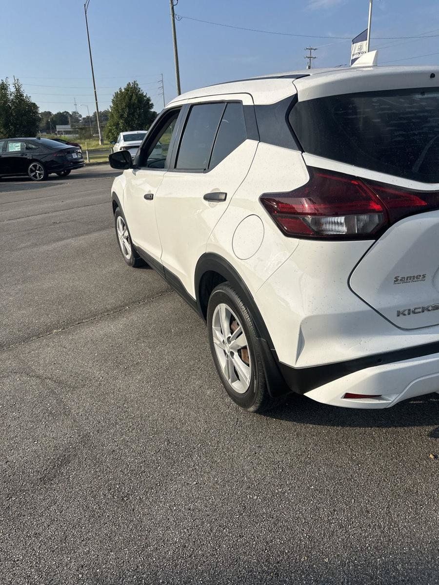 Used 2021 Nissan Kicks S w/ Interior Electronics Package FWD image 3