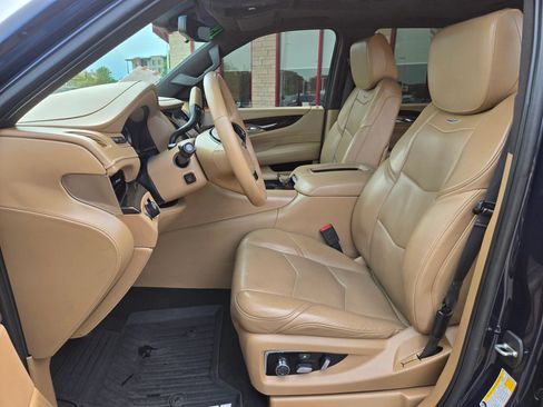Used 2019 Cadillac Escalade ESV Platinum RWD image 18