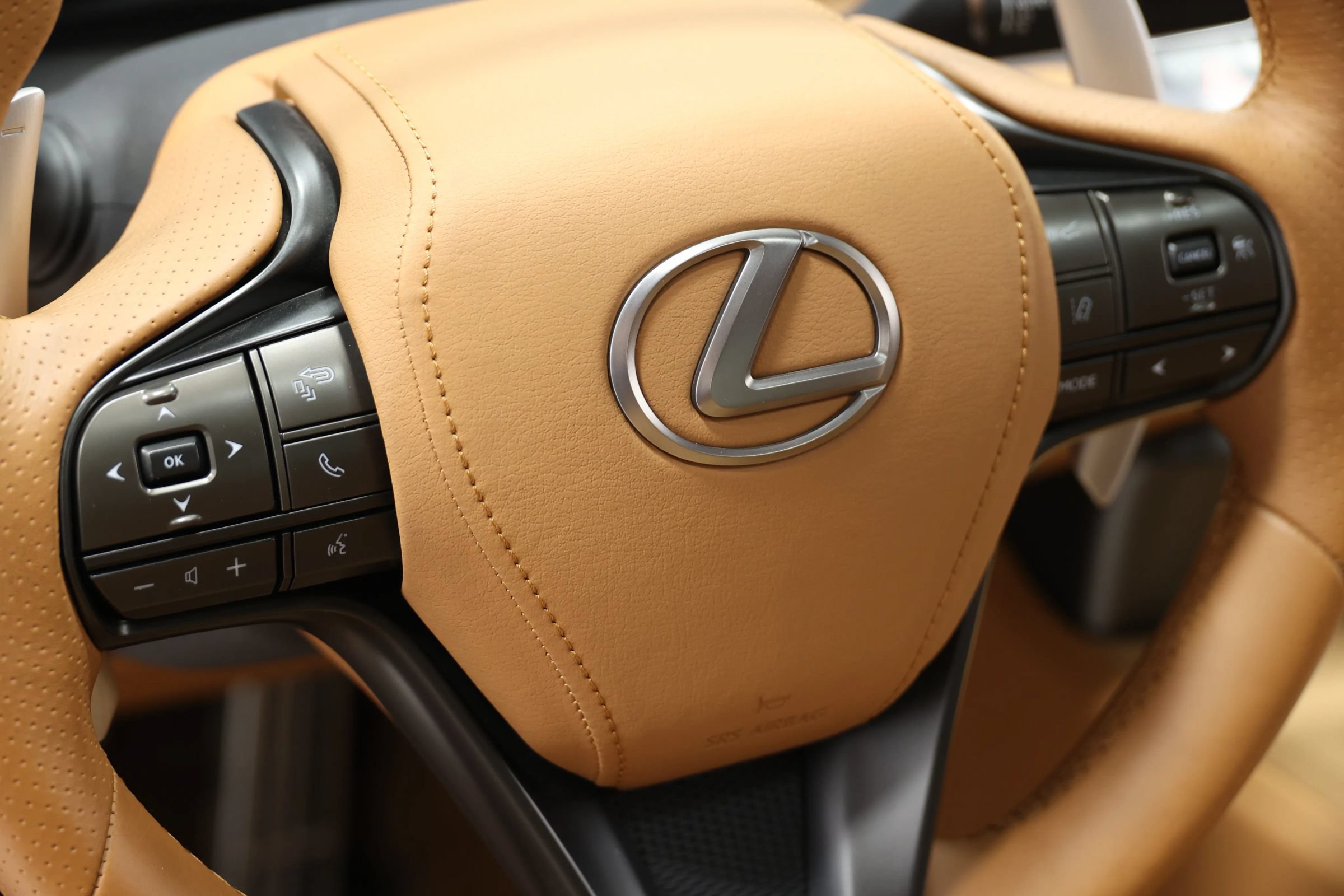 Used 2025 Lexus LC 500 Coupe w/ Touring Package RWD image 25