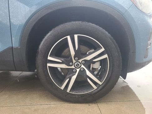 Used 2024 Volvo XC40 B5 Core image 9