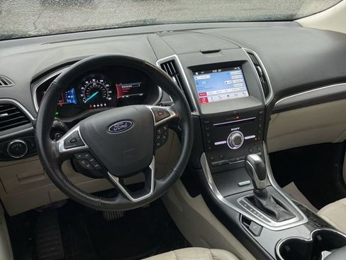 Used 2017 Ford Edge Titanium w/ Equipment Group 301A FWD image 5