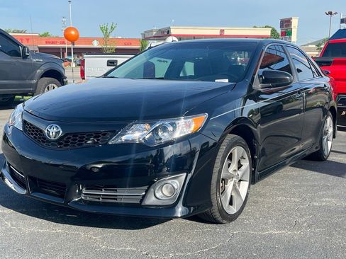 Used 2014 Toyota Camry SE FWD image 3
