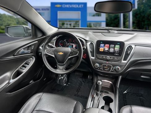Certified 2018 Chevrolet Malibu LT w/ Leather Package FWD image 32