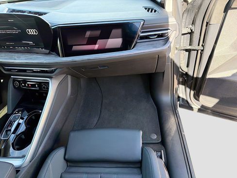 Certified 2025 Audi Q5 Prestige image 17