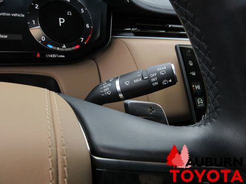 Used 2024 Land Rover Range Rover Sport SE image 19