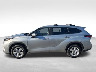 Used 2023 Toyota Highlander LE video 2