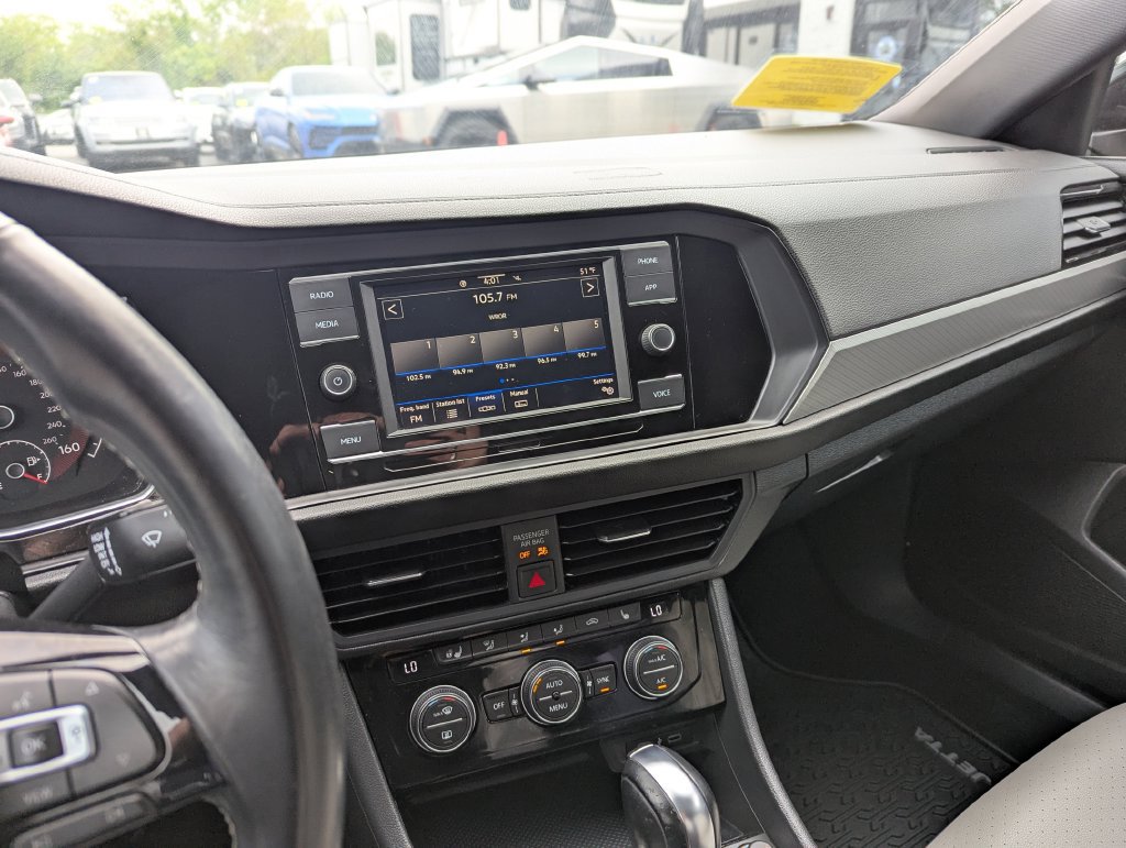 Used 2020 Volkswagen Jetta R-Line FWD image 20
