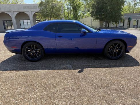 Used 2021 Dodge Challenger SXT w/ Blacktop Package image 4