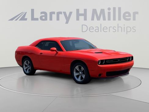 Used 2020 Dodge Challenger SXT RWD image 8