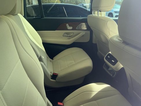 Certified 2025 Mercedes-Benz GLS 450 4MATIC image 9