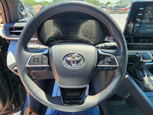Used 2021 Toyota Sienna XSE w/ XSE Plus Package AWD/4WD image 14