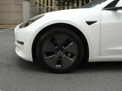 Used 2023 Tesla Model 3 Standard Range RWD image 11