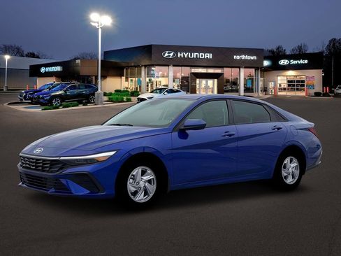 New 2026 Hyundai Elantra SE image 2