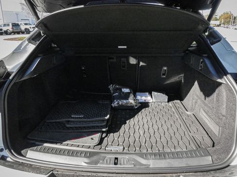 Used 2024 Jaguar I-PACE R-Dynamic HSE image 32