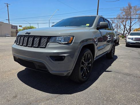 Used 2020 Jeep Grand Cherokee Altitude RWD image 25