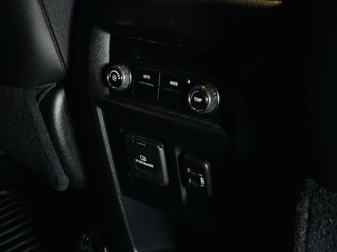 Used 2023 Chevrolet Traverse RS AWD/4WD image 42